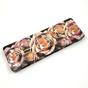 Makeup face brown nudes eyeshadow Palette.